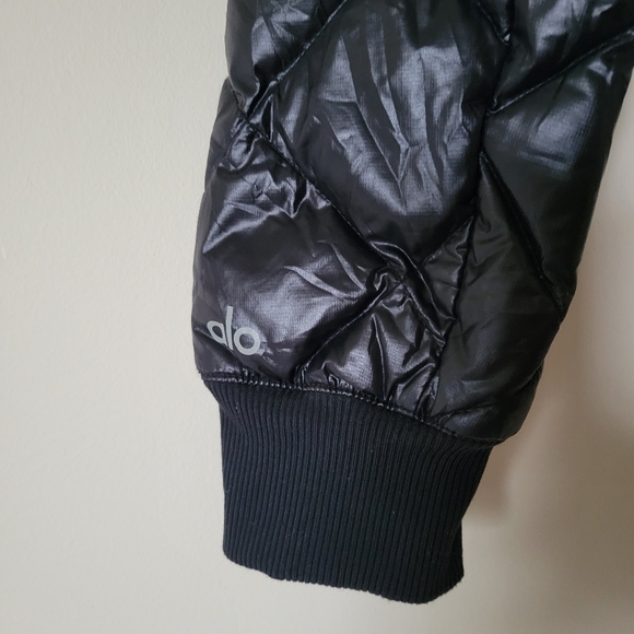 Alo Yoga Idol Quilted Down Bomber Jacket Black - Picture 9 of 9